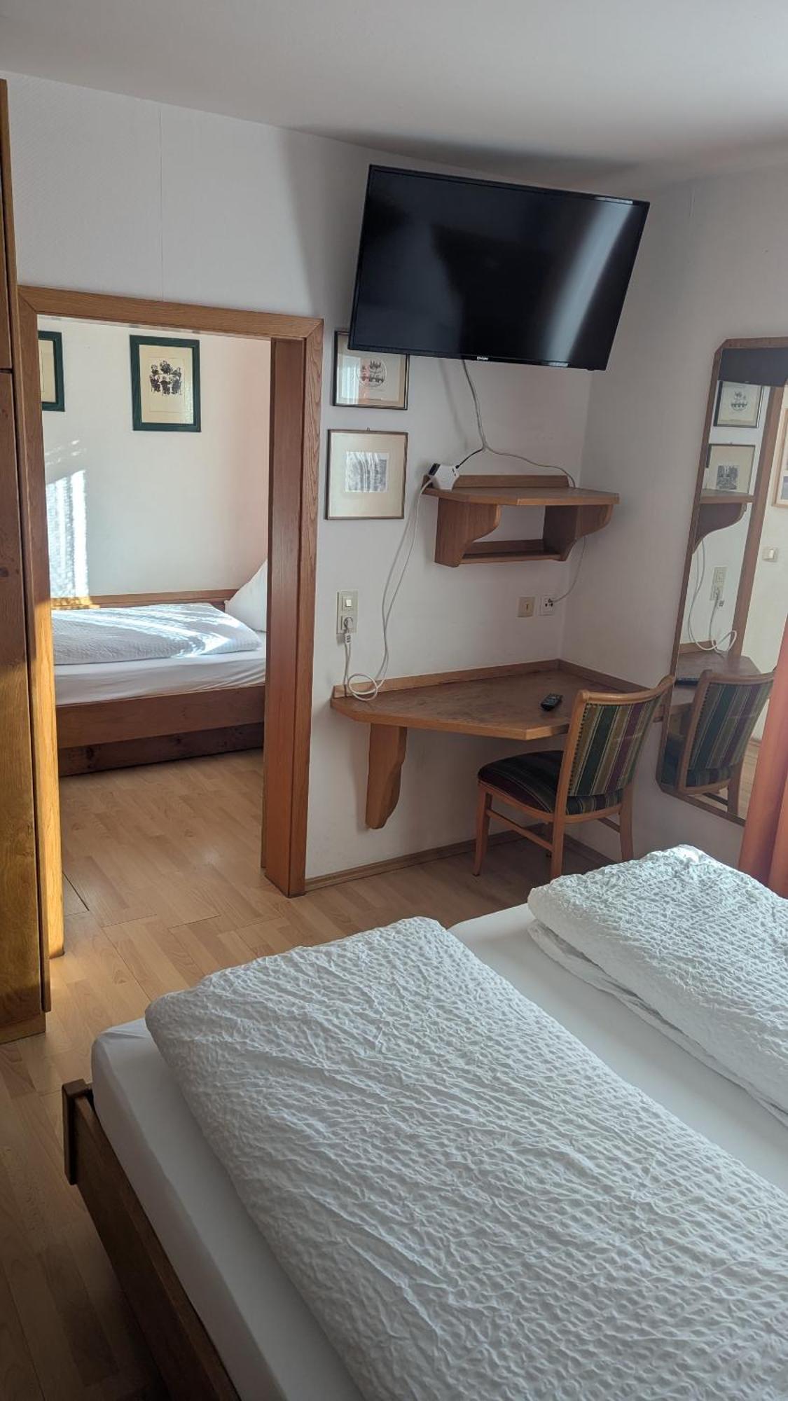 Gasthof Hotel Rose Obereisenheim Rom bilde