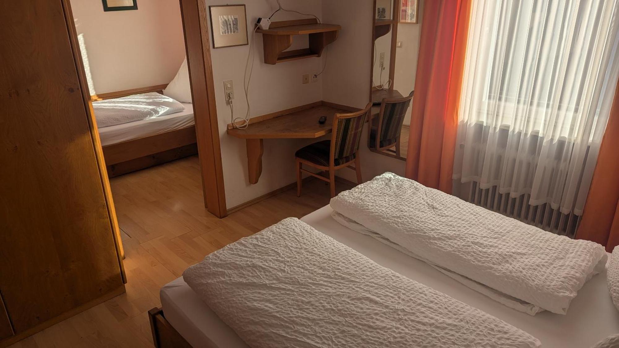 Gasthof Hotel Rose Obereisenheim Rom bilde