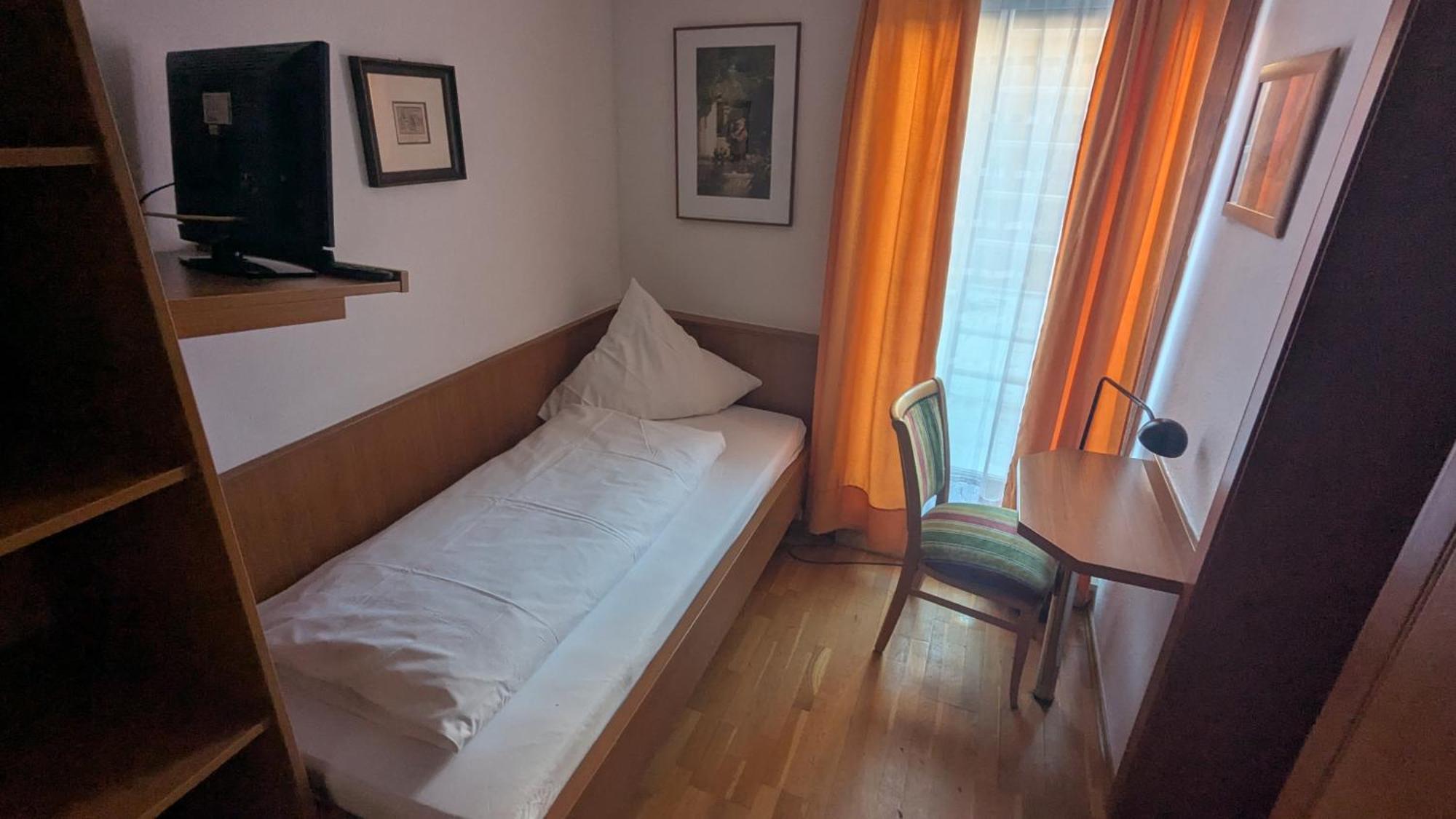 Gasthof Hotel Rose Obereisenheim Rom bilde