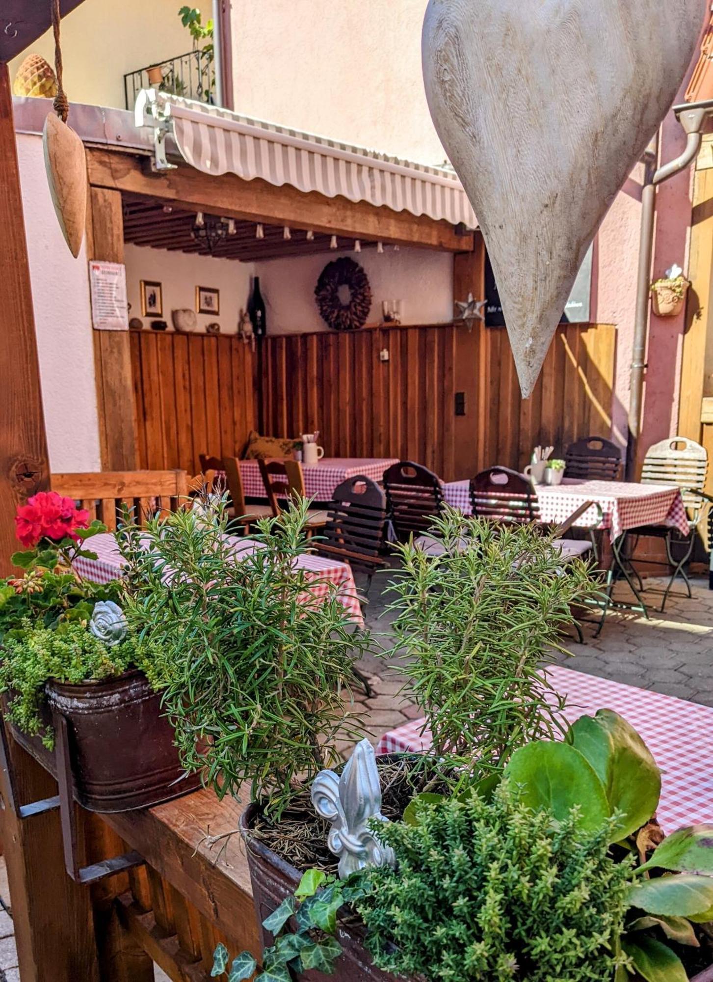 Gasthof Hotel Rose Obereisenheim Eksteriør bilde